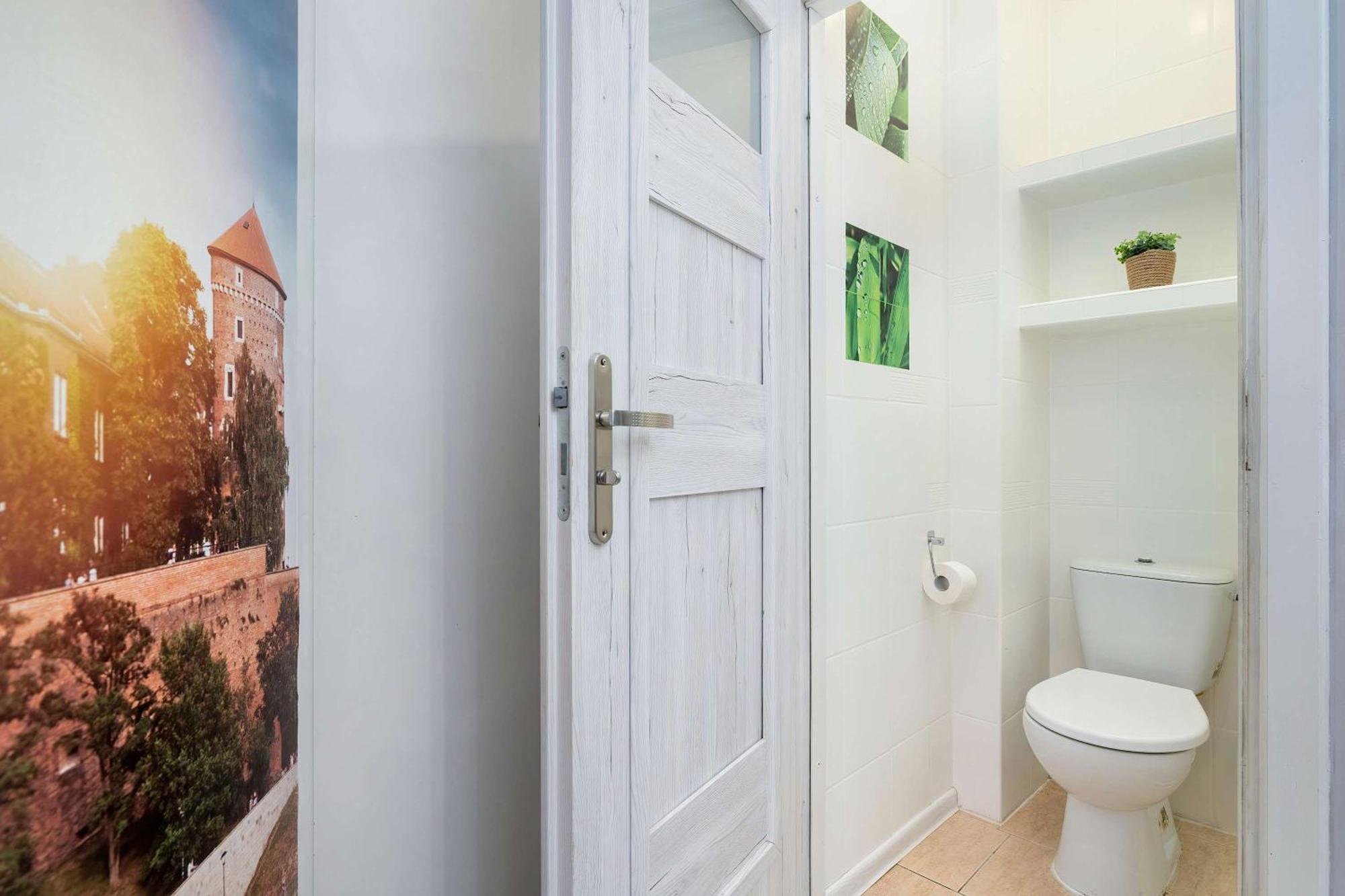 Bright Near Old Town And Wawel By Renters Apartment