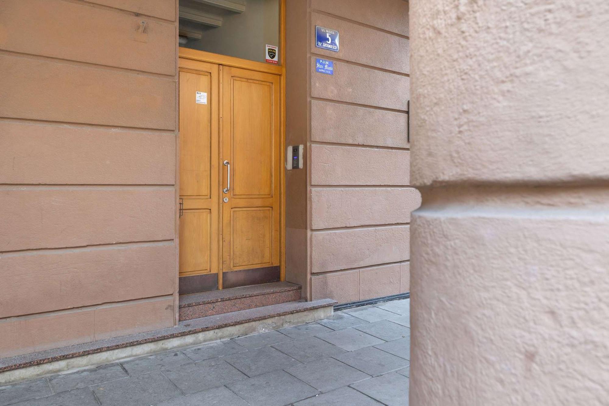 Bright Near Old Town And Wawel By Renters *
