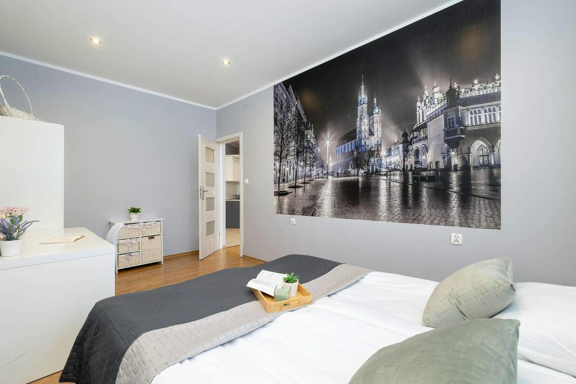 Apartment Bright Near Old Town And Wawel By Renters