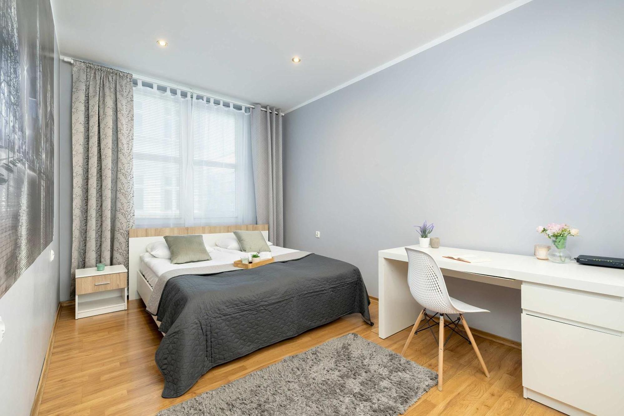Bright Near Old Town And Wawel By Renters *